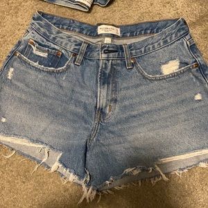 Abercrombie mid rise boyfriend short